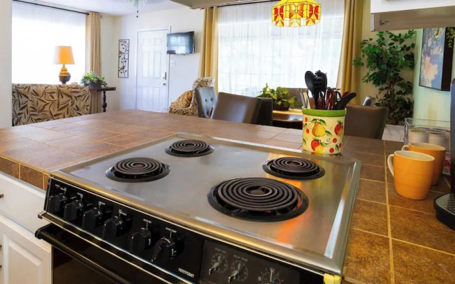 Mariposa Monarch Walk to River