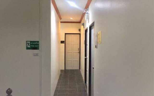 Golden Bee PhiPhi Hostel