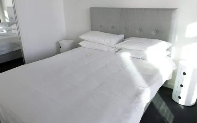 Modern Light-filled Luxury 1bedroom Apartment in South Melbourne