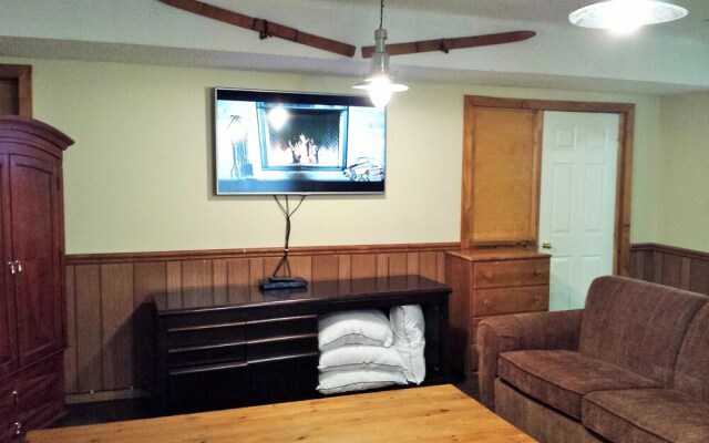 4 Bedroom Blue Mountain Rental with Hot Tub