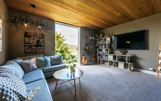 Waiheke Island Coastal Retreat