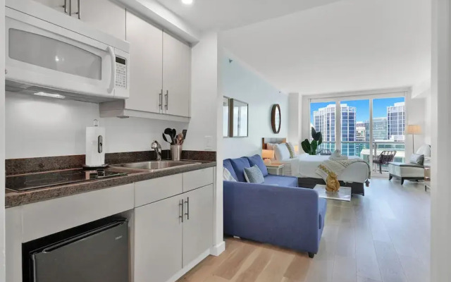 Beautiful Blue Gold Studio Ocean View