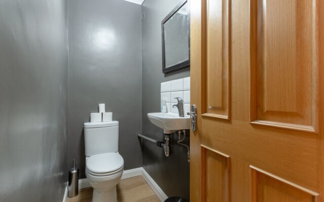 Modern 3 Bedroom In South West London