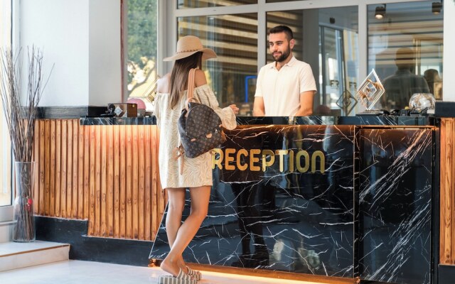 Far Life Hotel