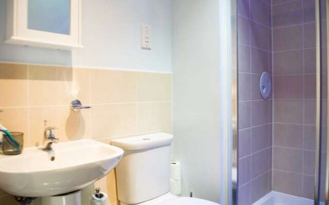 2 Bedroom Apartment in Edinburgh With Private Garden