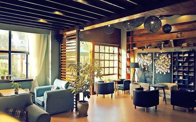 Sanya Onlyblue Art inn