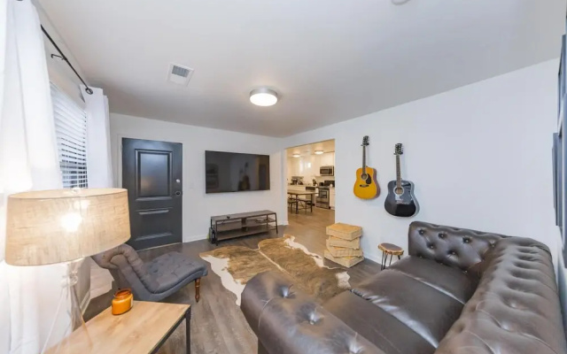 JURNY - Close to Music Row - 4 Bedroom Apartments