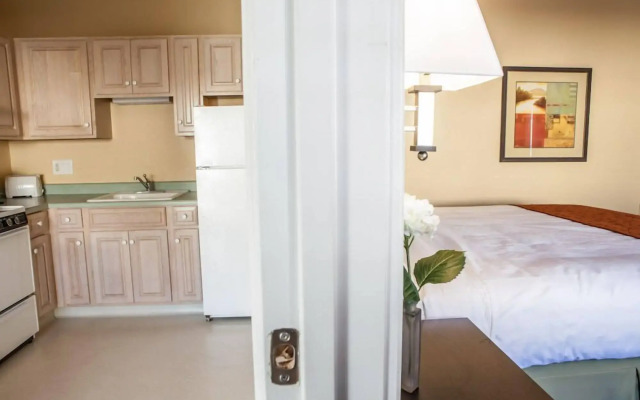 Marinwood Inn & Suites
