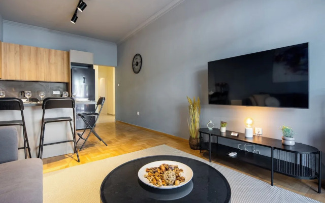 Zephyr 3-Bedroom Apartment in Athens