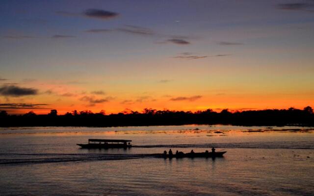 Yaku Amazon Lodge & Expeditions