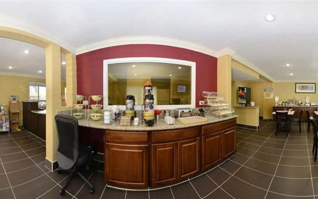 Americas Best Value Inn & Suites Escondido