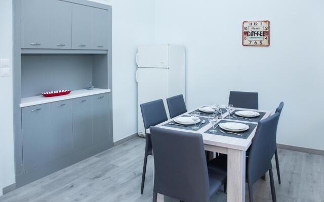 Sunny and Minimal apt in Glyfada With 3 Bdrm