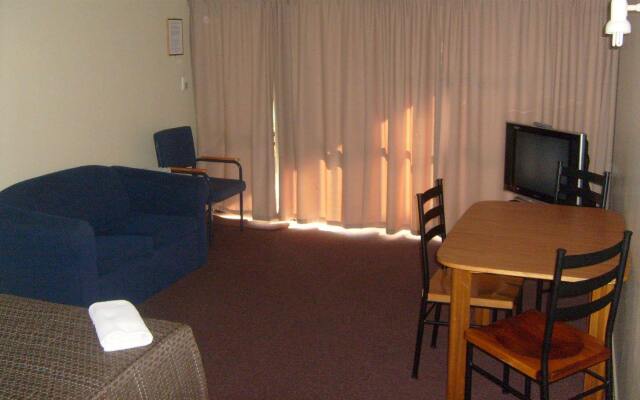 Hobson Motor Inn