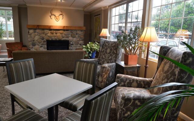 Hilltop Inn by Riversage