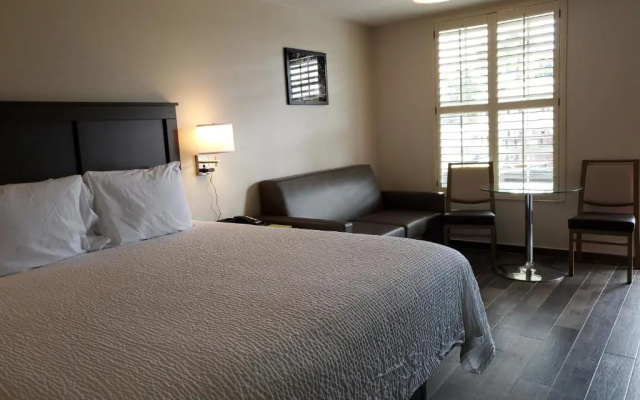 Seven Hills Suites