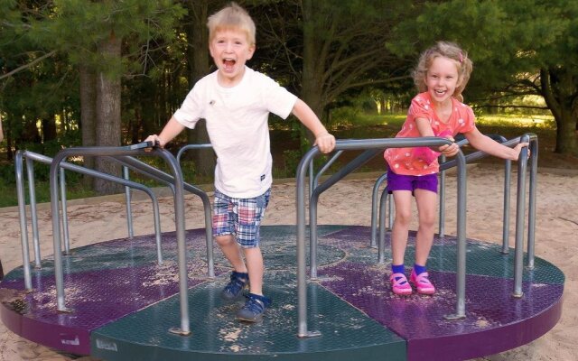 Sierra Sands Family Lodge