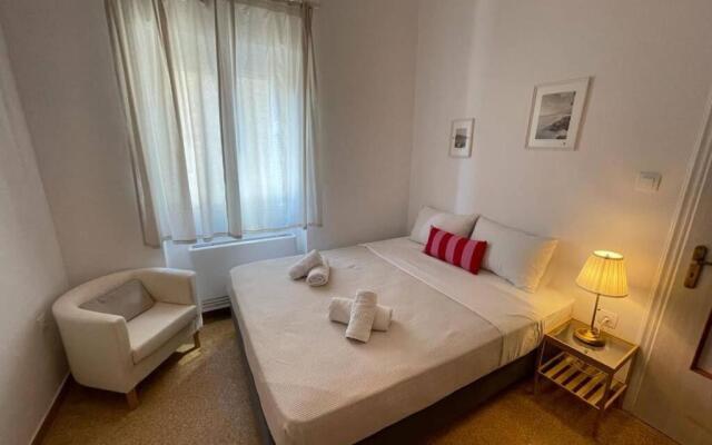 PANOS ROOMS Modern 3-Bedroom apartment
