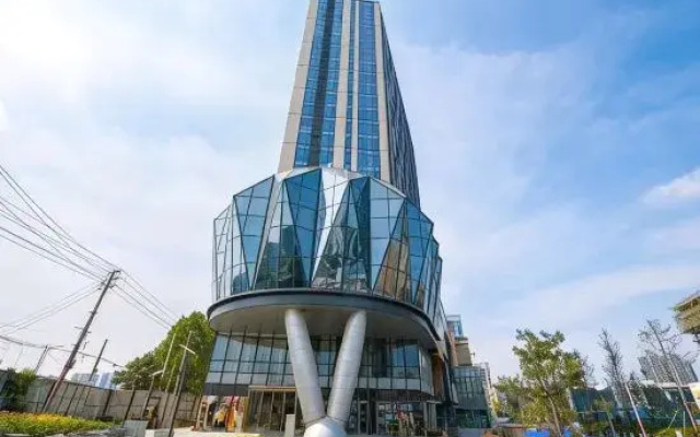 Letu Light Luxury Homestay (Jinrong UIB Tower)