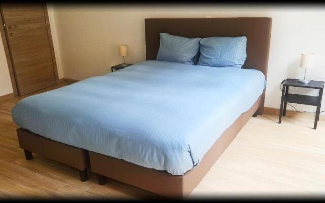 AMG - Deluxe Apartments