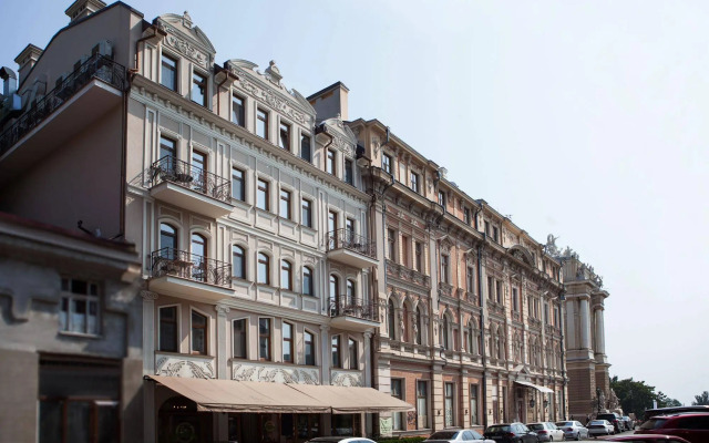 Palais Royal Hotel