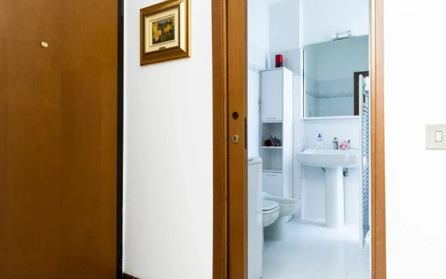 Pisani 4 in Monza With 1 Bathrooms