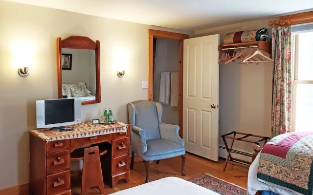 Highland Lake Inn