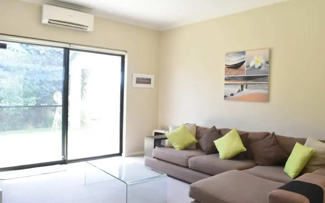 Comfortable 2 Bedroom With Serene Garden