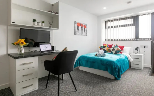 Leicester's Lyter Living