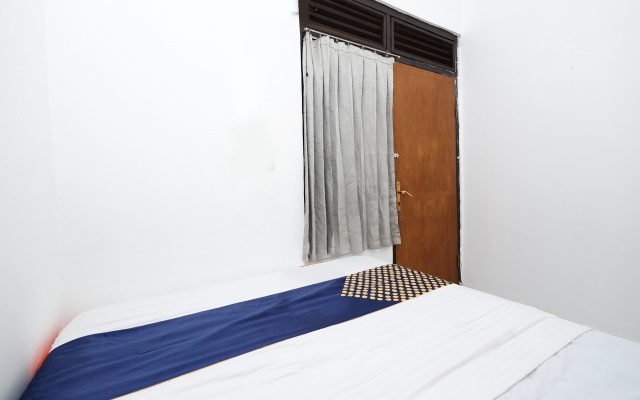 SPOT ON 1942 Asia Residence – Guest Rooms – Semarang