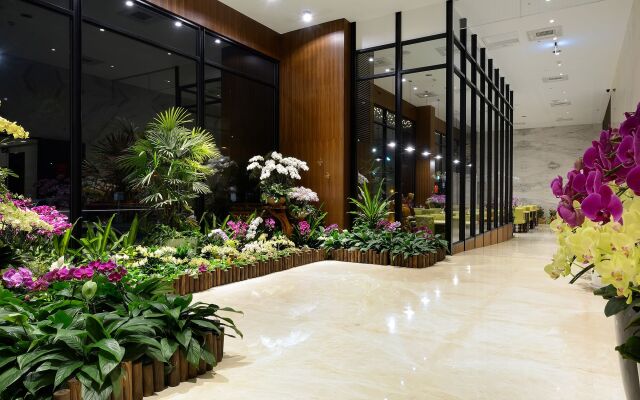 Aeris International Hotel