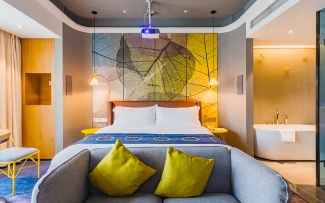 Rezen Select Nanning East Railway Station