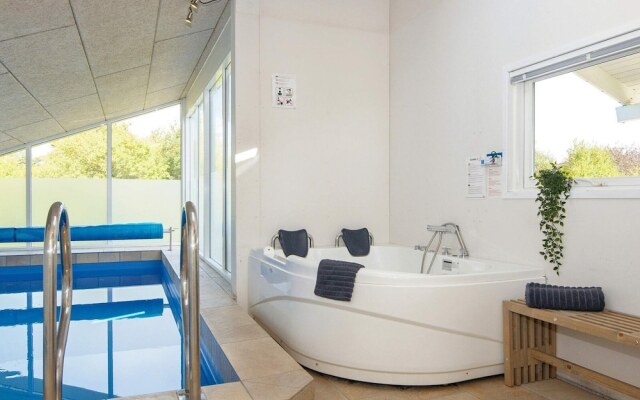 10 Person Holiday Home in Juelsminde-by Traum