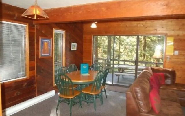 Mt. Baker Lodging Cabin 26 (Sleeps 8)