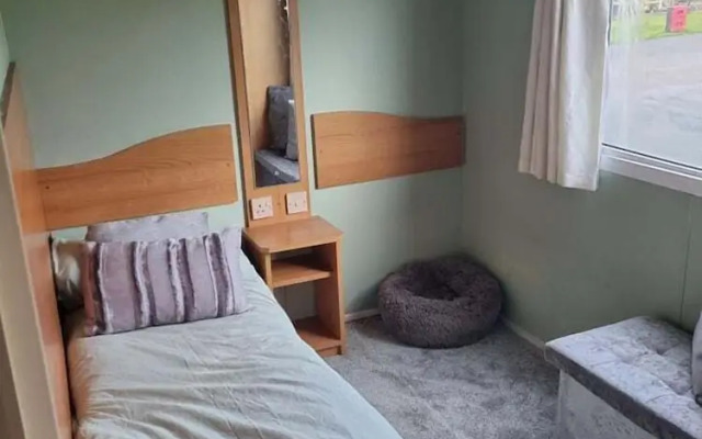 Lovely 3-bed Caravan in Foel, Welshpool