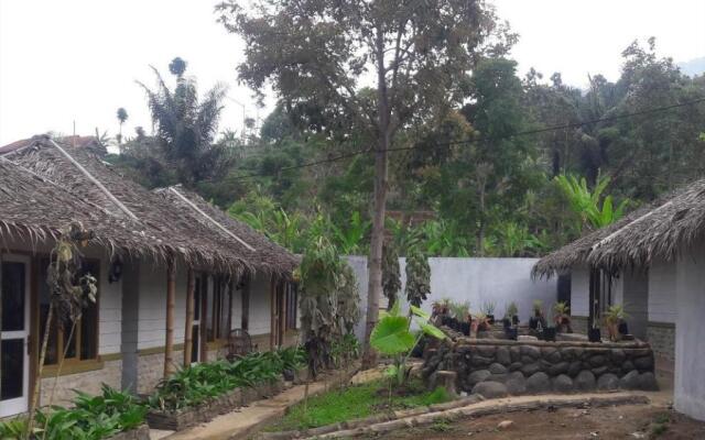 OYO 2922 Wisma Kampoeng Ciherang Syariah