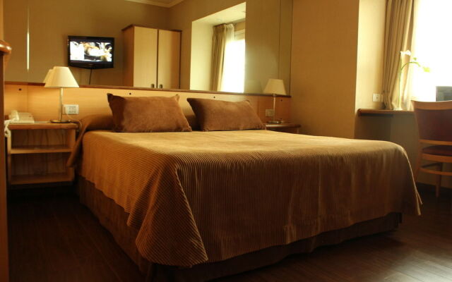 Hotel Aeroparque Inn & Suites