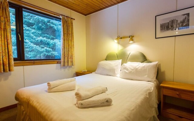 Otter With Mountain View and Enclosed Decking