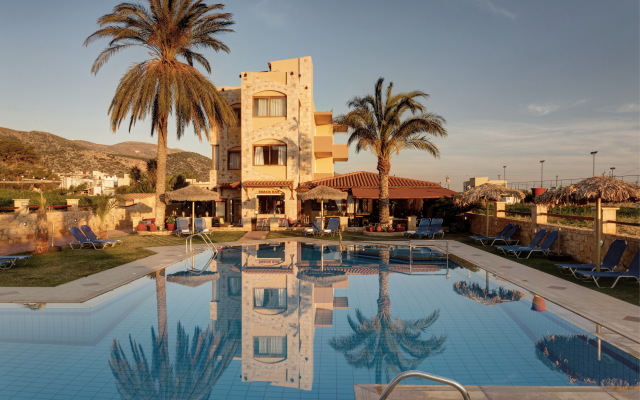 Danelis Studios and Apartments