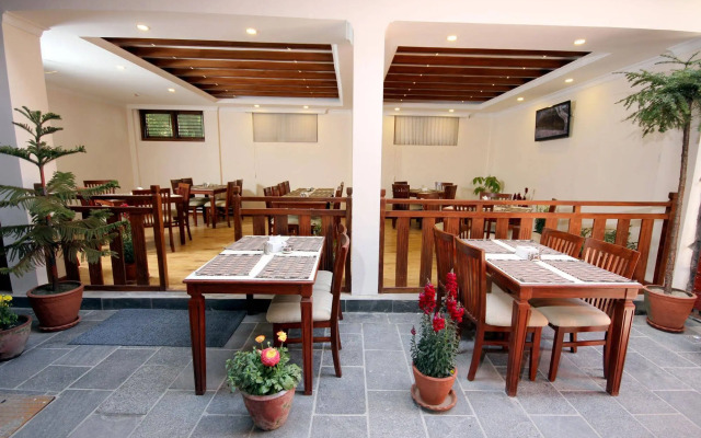 Hotel Holiday House