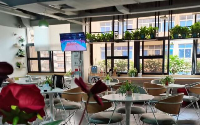 Qiyou Capsule Youth Hostel