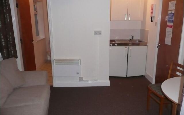 Coasters Hotel & Apartments