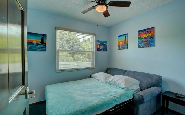 Spacious 4 3 Retreat- Heated Pool-playroom