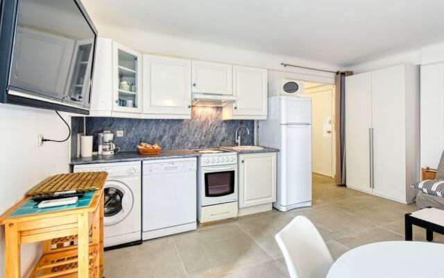 Sunny Apartment With Magnificent View of Plage du Midi Beach