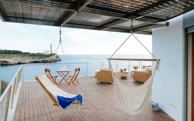 Sea Front Luxurious Villa