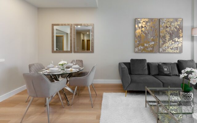 Maison Privee - Classy Apt w/ Terrace & Direct Burj Khalifa Views