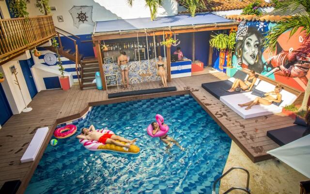 Casa del Puerto Hostel & Suites