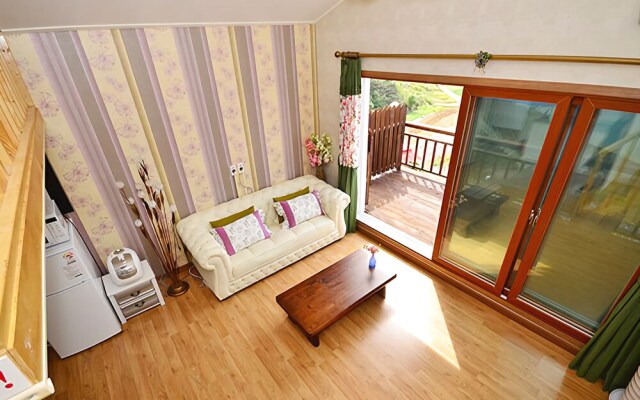 Yeosu Rainbow Pension