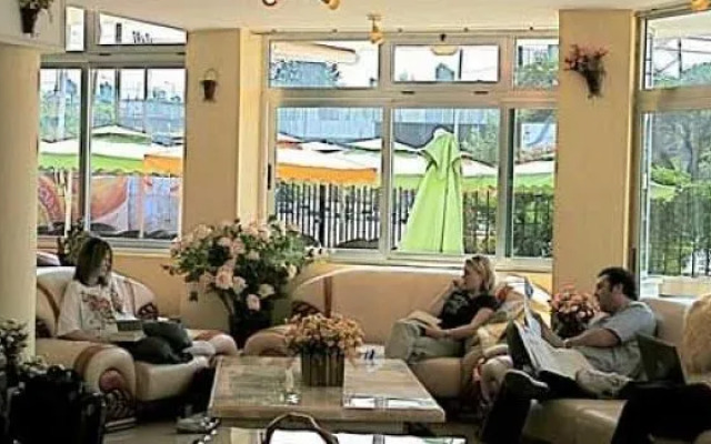 Dimitri Hotel