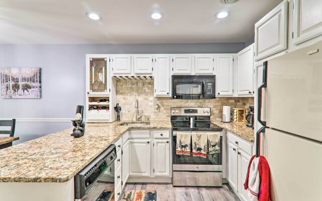 Charming Lake Harmony Townhouse w/ Balcony!