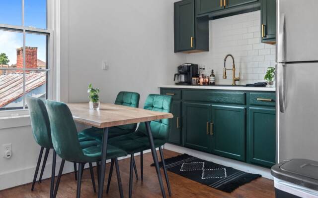 NEW Luxe Pet Friendly Free Parking Downtown